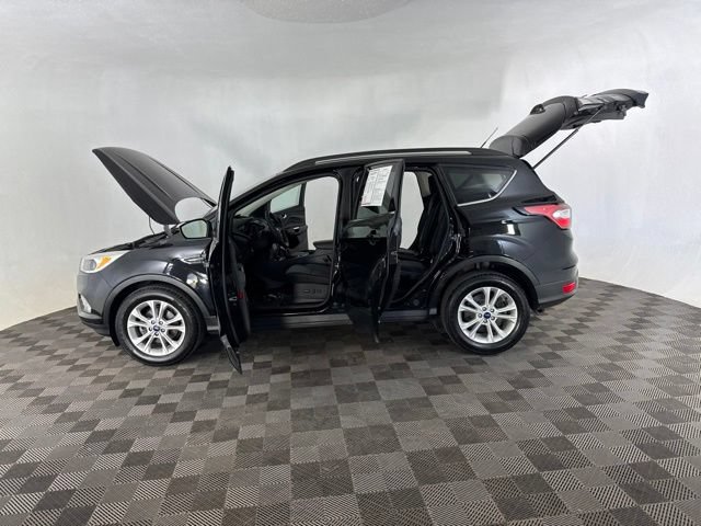 Used 2018 Ford Escape SE w/ Ford Safe & Smart Package FWD image 9