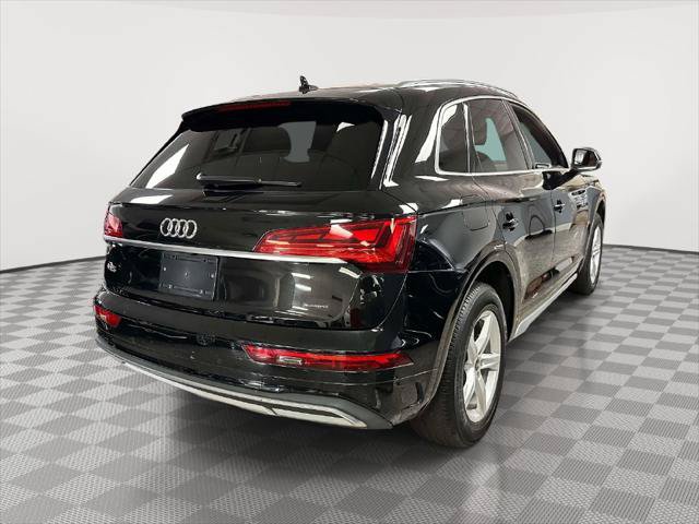 Used 2023 Audi Q5 2.0T Premium w/ Convenience Package AWD/4WD image 2