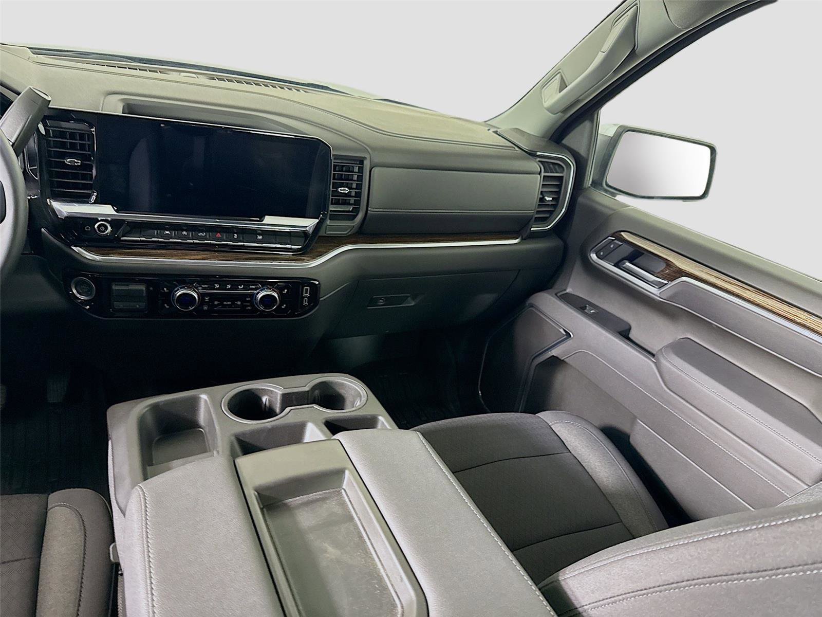 Used 2025 GMC Sierra 1500 SLE image 16