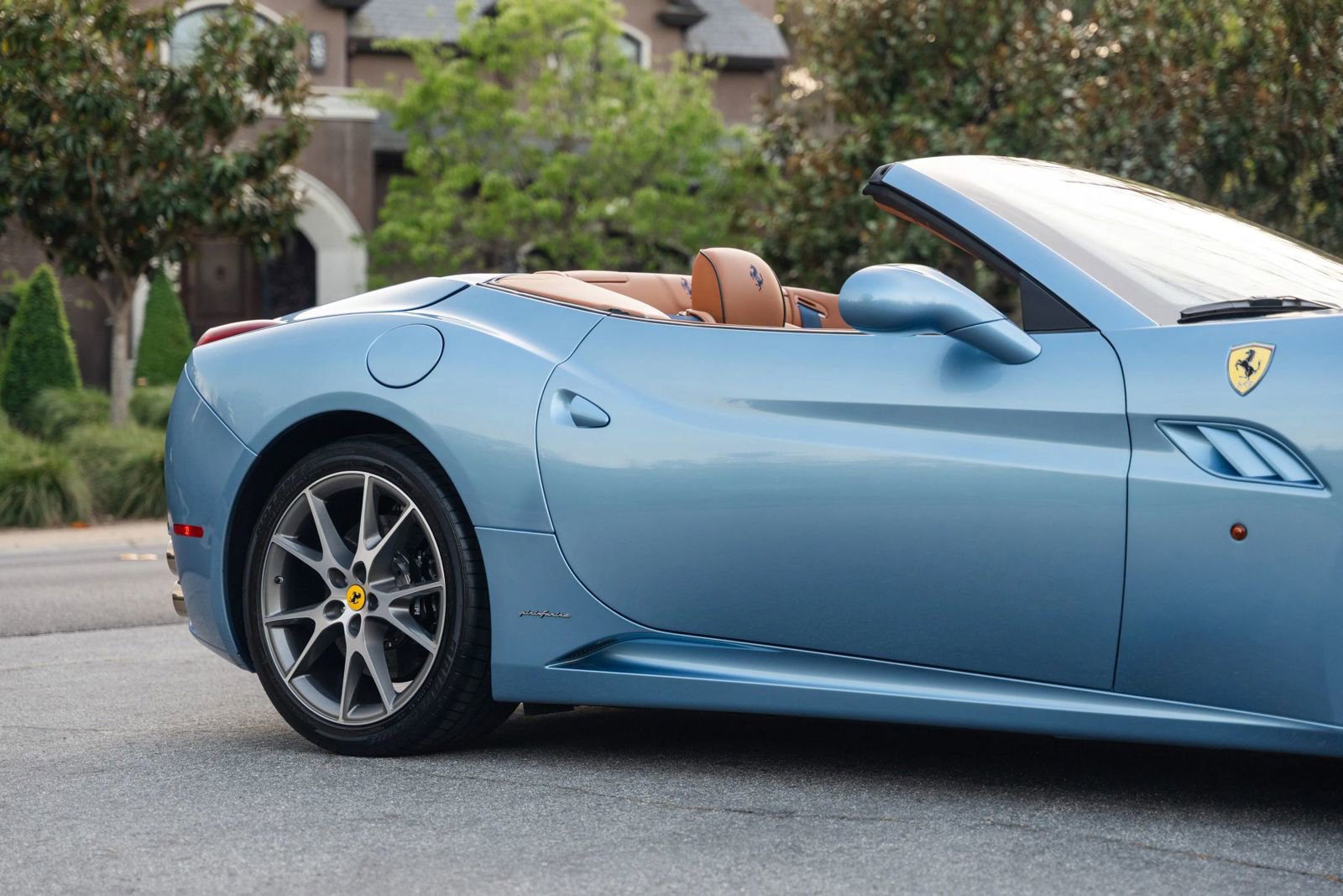 Used 2010 Ferrari California RWD image 96