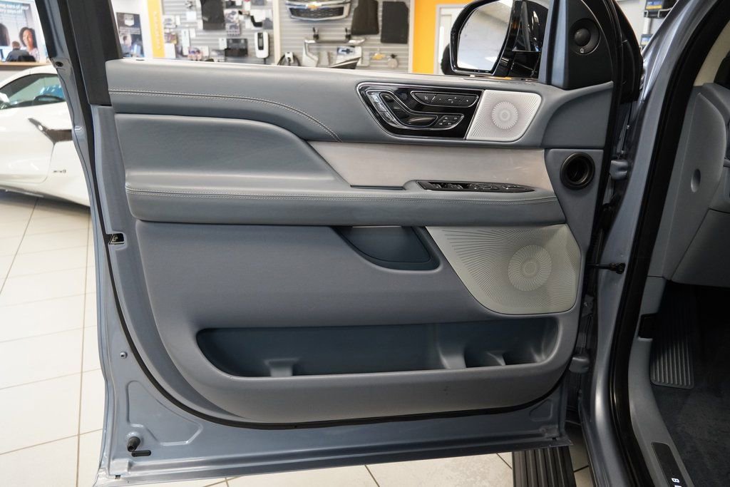 Used 2021 Lincoln Navigator L Black Label w/ Cargo Convenience Package image 18