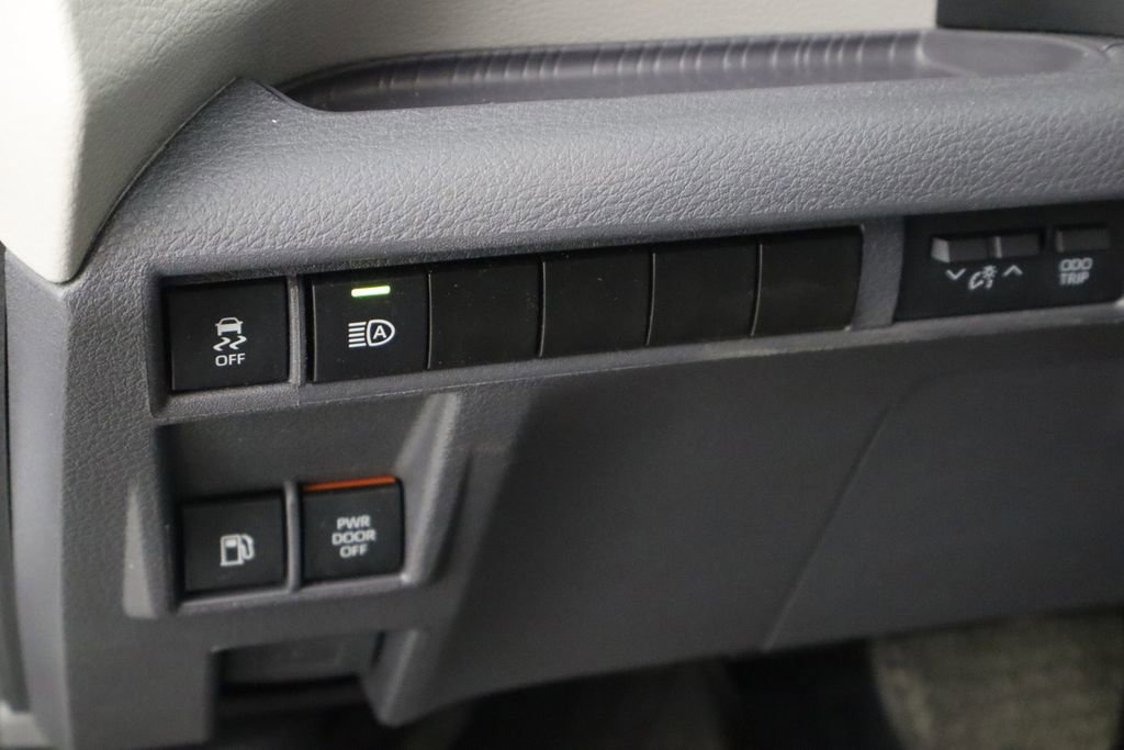 Used 2024 Toyota Sienna XLE image 23