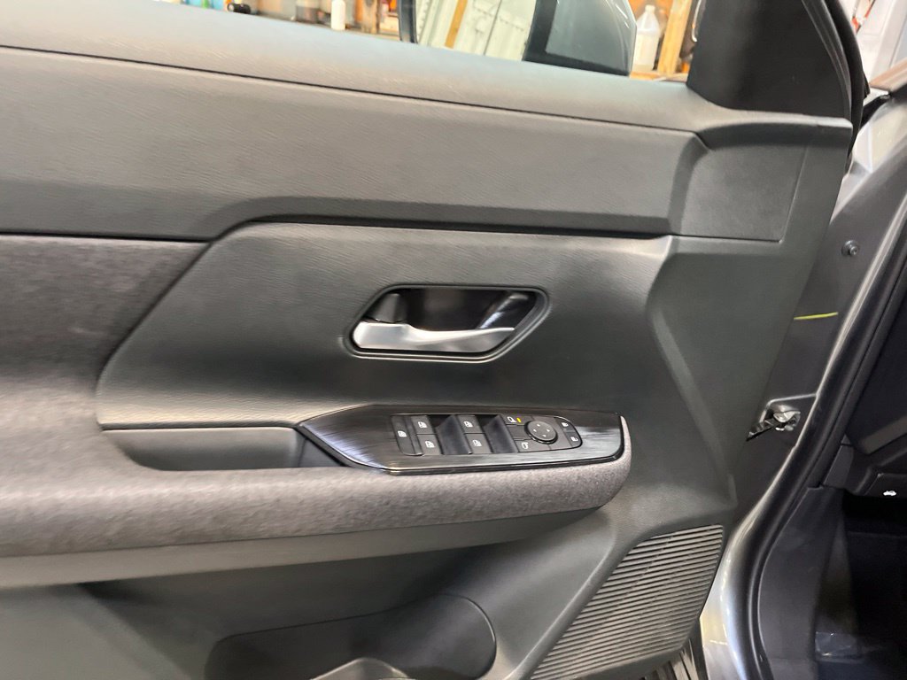 Used 2025 Nissan Kicks SV AWD/4WD image 13