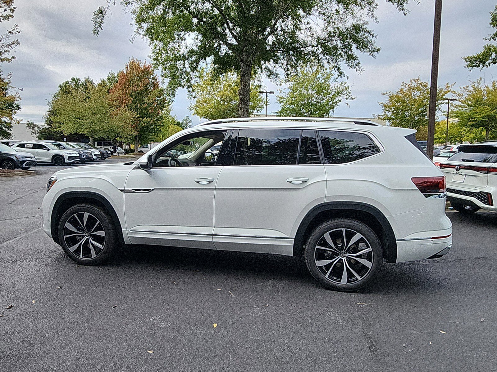 New 2026 Volkswagen Atlas SEL Premium R-Line image 8