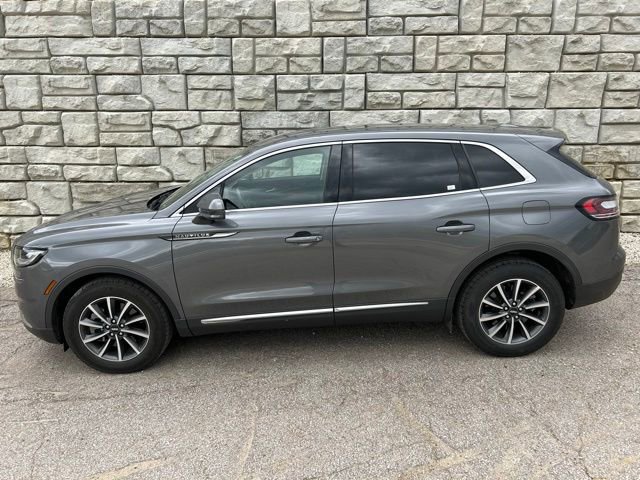Used 2022 Lincoln Nautilus AWD image 3