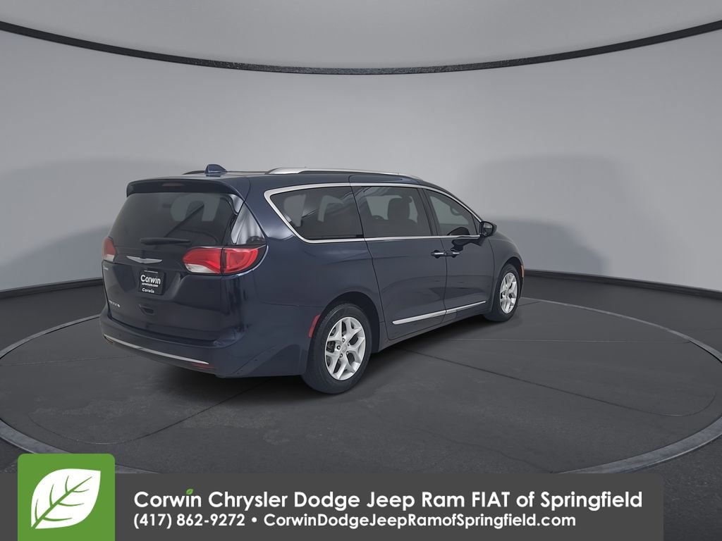 Used 2017 Chrysler Pacifica Touring-L Plus image 14