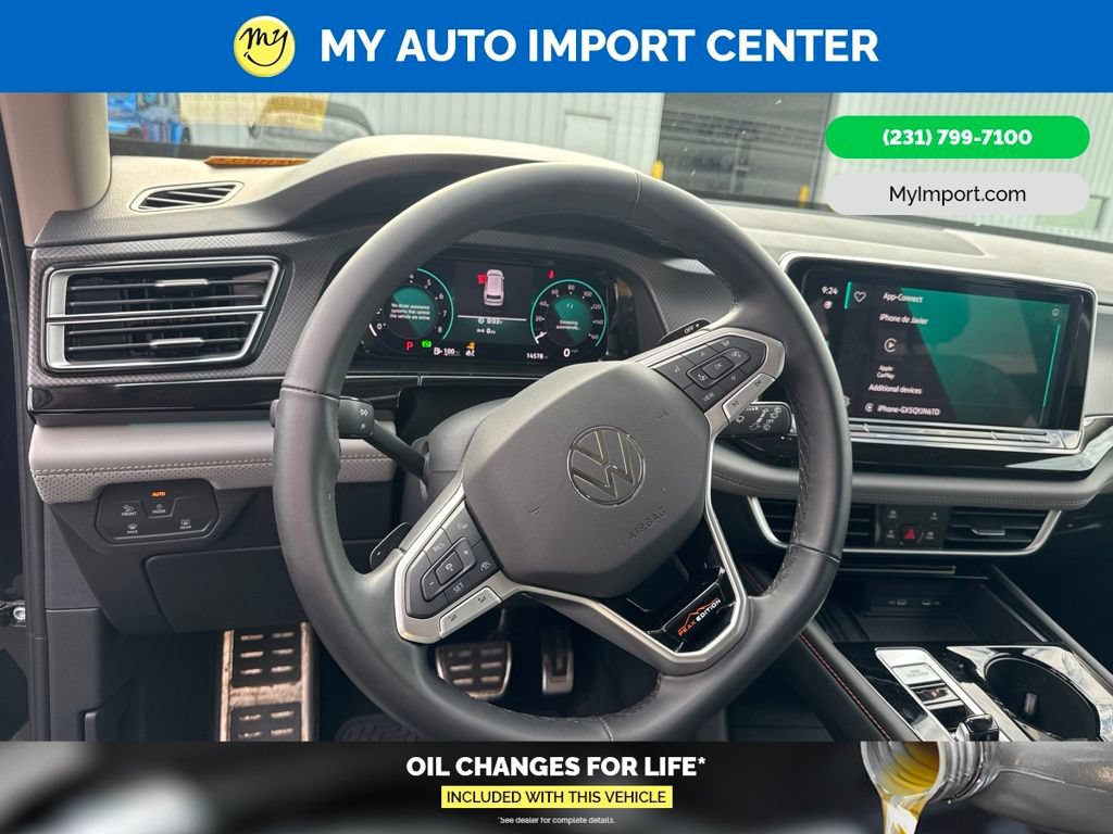 Used 2025 Volkswagen Atlas Peak Edition SE AWD/4WD image 15