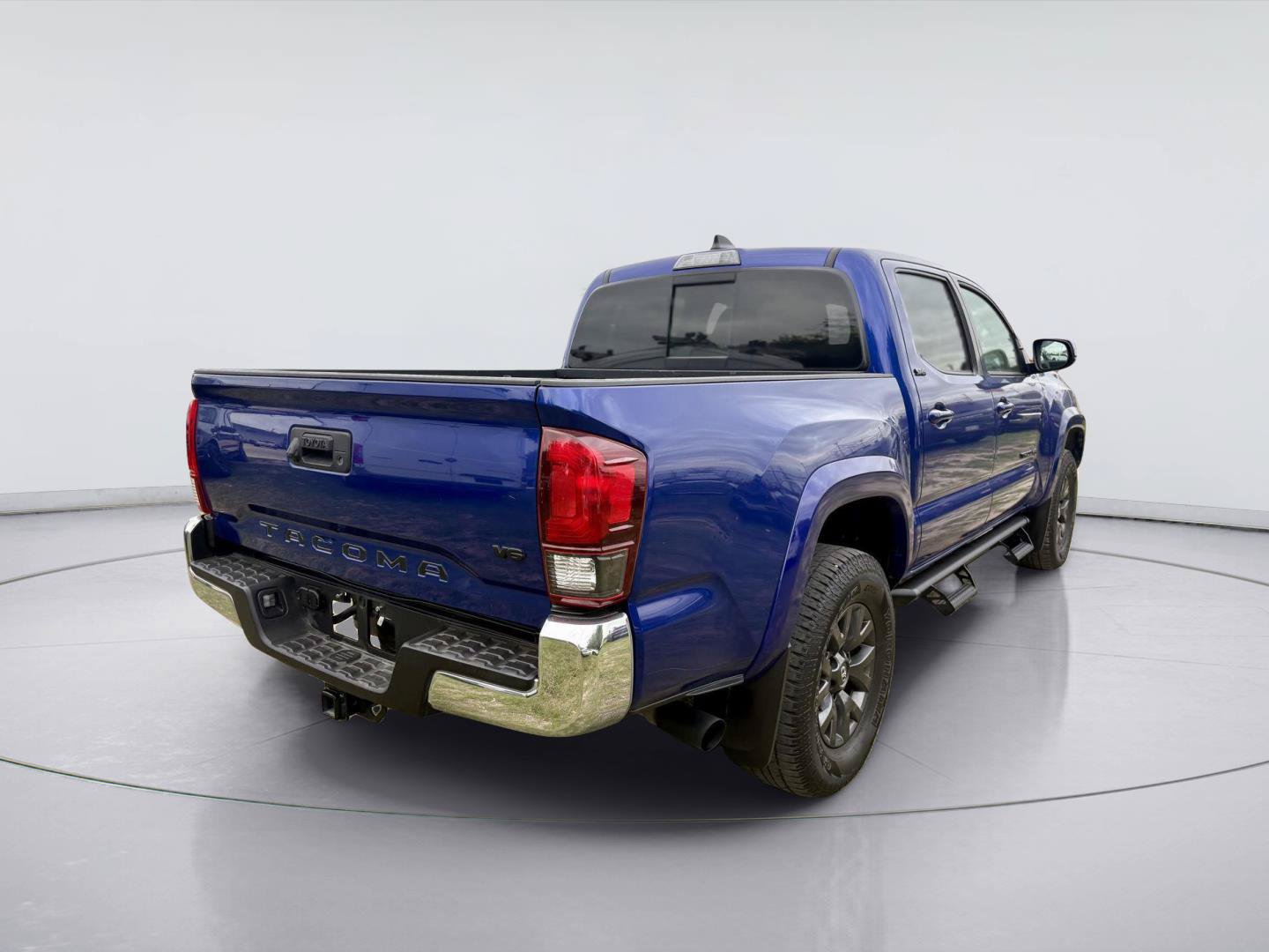 Used 2022 Toyota Tacoma SR5 RWD image 3