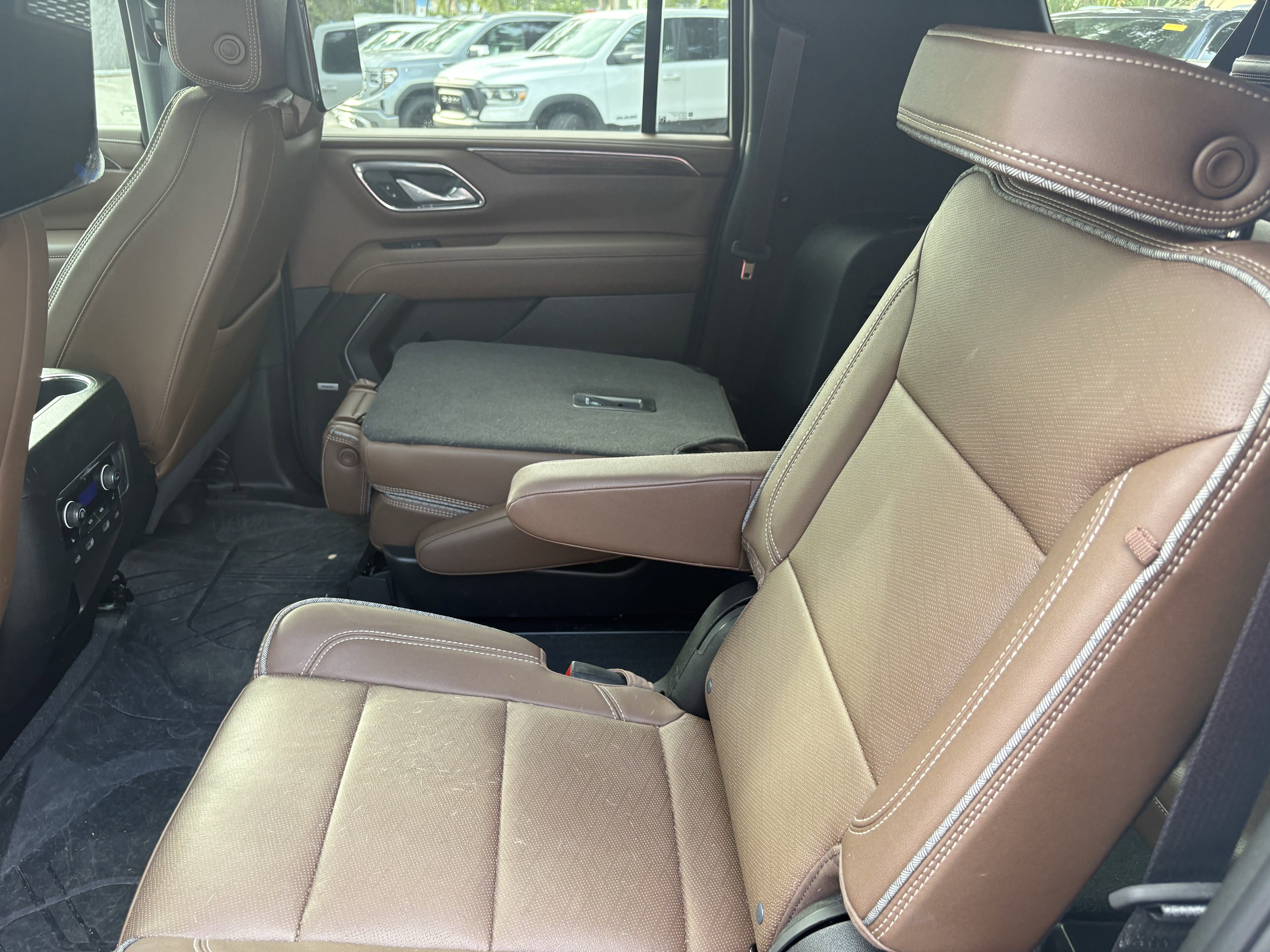 Used 2024 Chevrolet Suburban High Country w/ Advanced Technology Package AWD/4WD image 9
