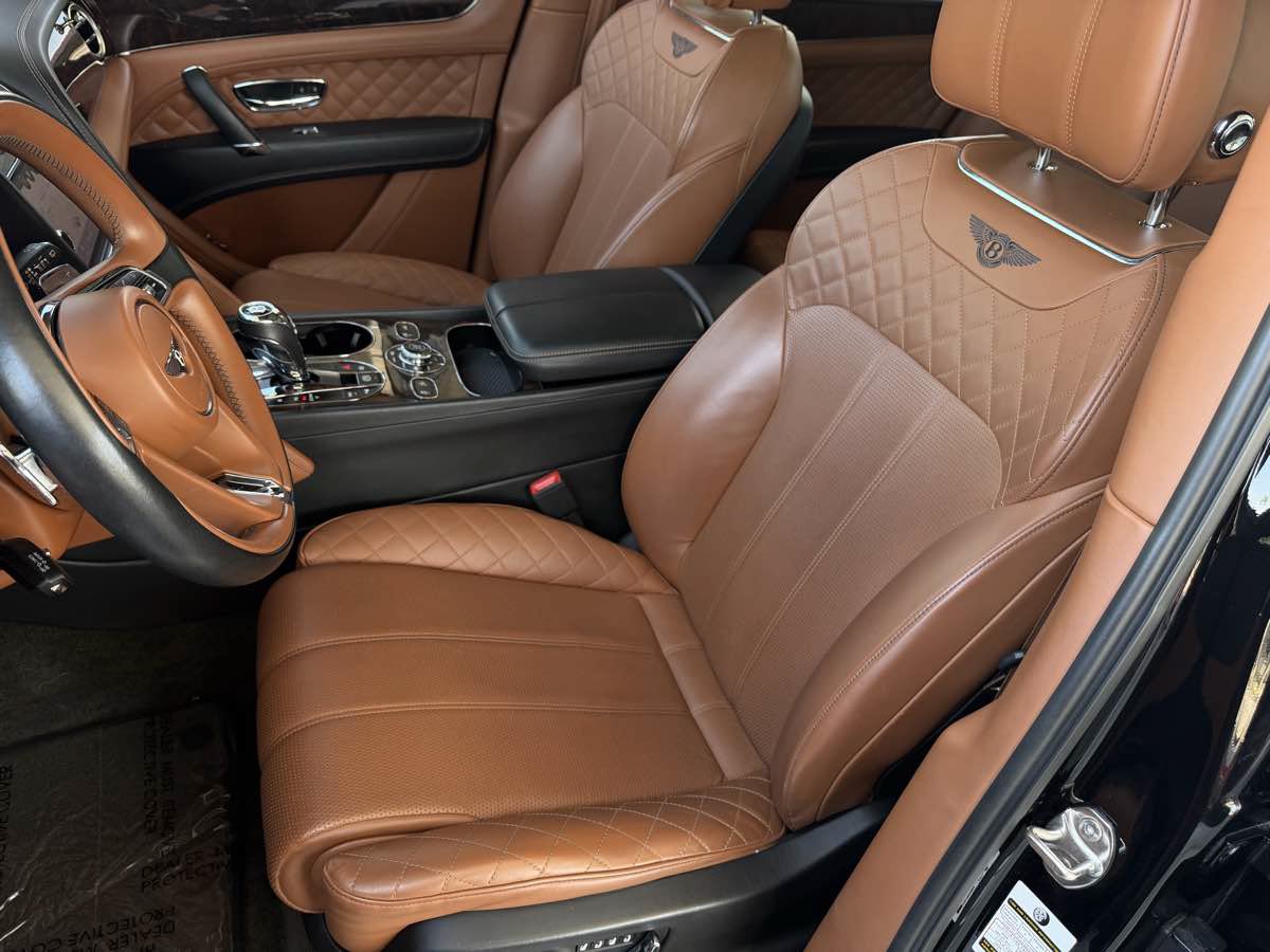 Used 2017 Bentley Bentayga AWD/4WD image 18