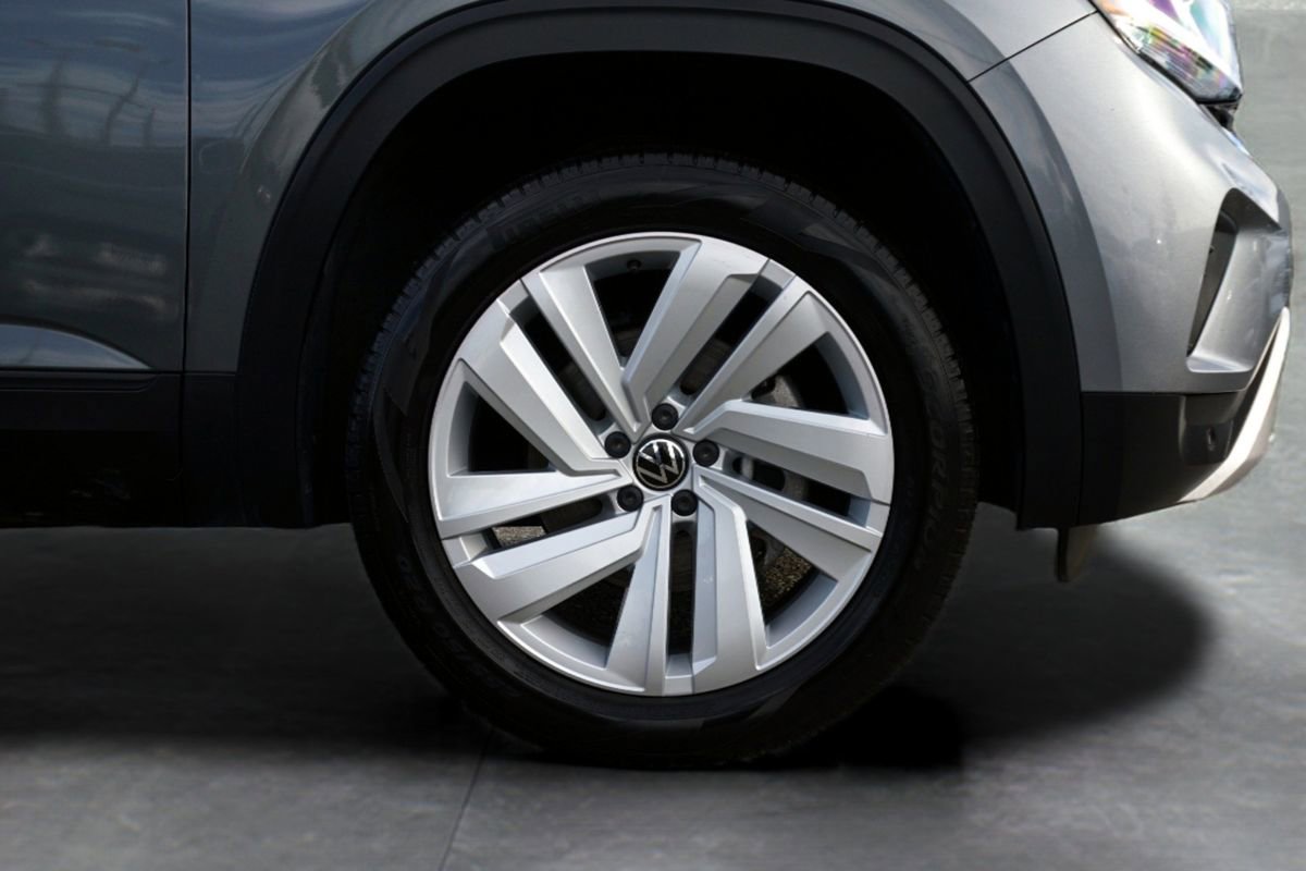 Used 2020 Volkswagen Atlas Cross Sport SE w/ Towing Package image 9