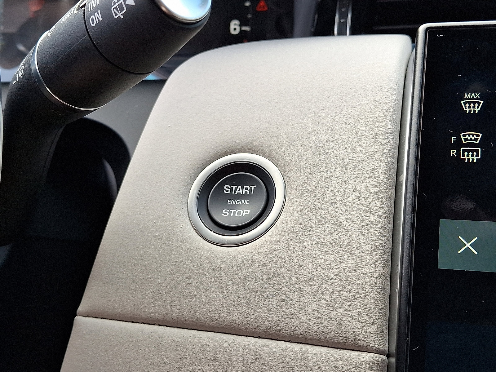 Used 2025 Land Rover Discovery Sport S image 24