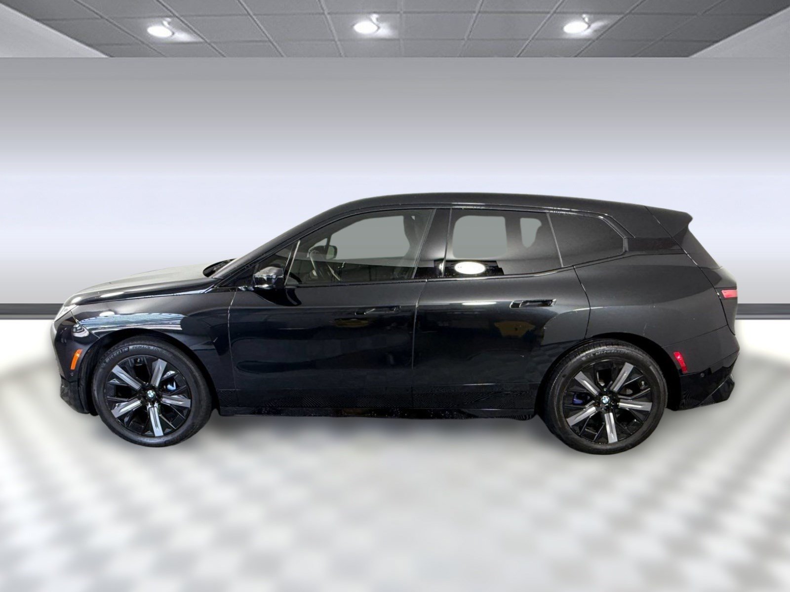 Used 2025 BMW iX xDrive50 AWD/4WD image 2