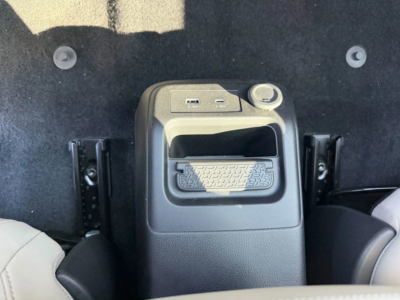 Used 2025 Nissan Ariya AWD image 27