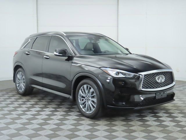 Used 2025 INFINITI QX50 Luxe AWD/4WD image 3
