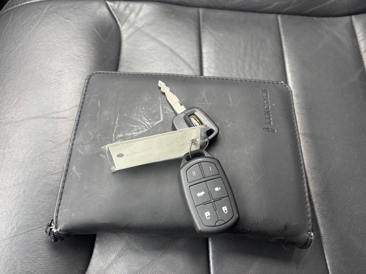 Used 2000 Lincoln Town Car Executive image 21