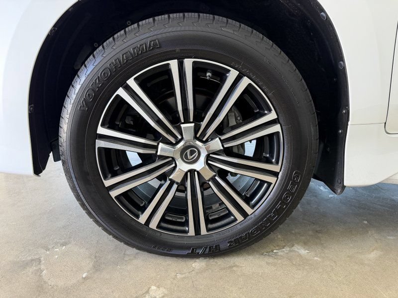 Used 2019 Lexus LX 570 4WD w/ Luxury Package image 14