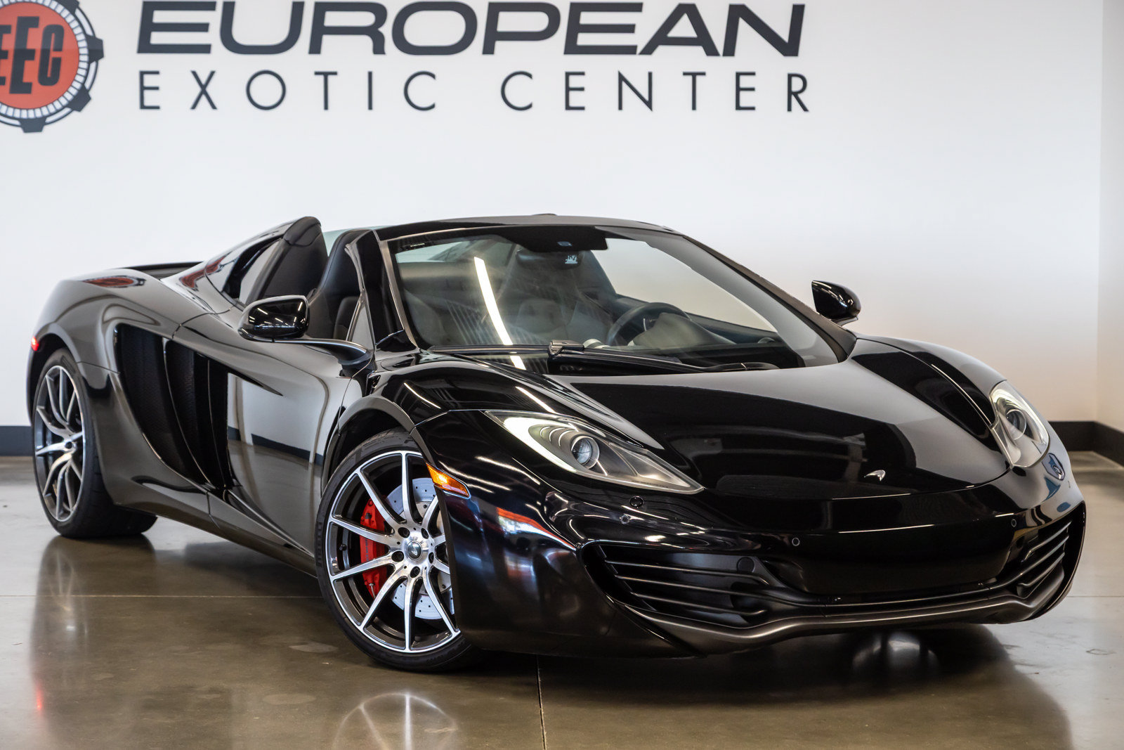Used 2013 McLaren MP4-12C Spider RWD image 1