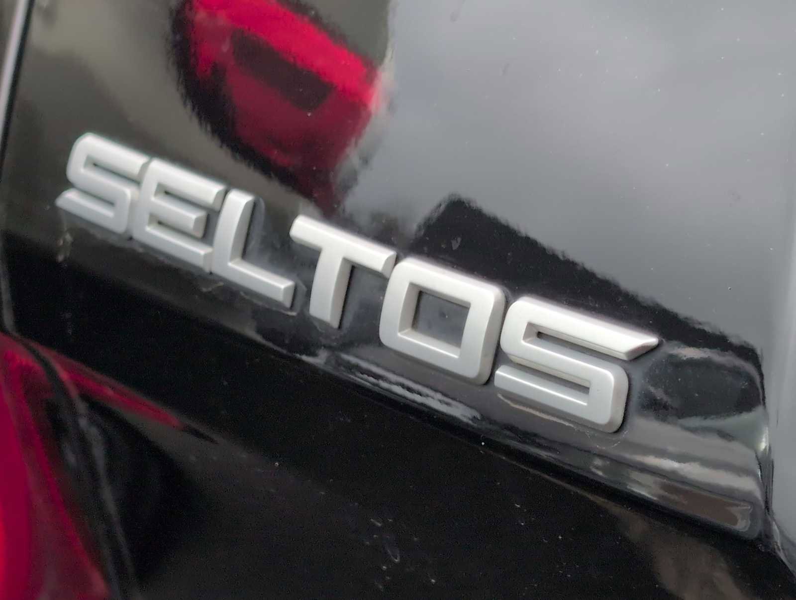 Used 2023 Kia Seltos SX w/ SX Sunroof Package image 13