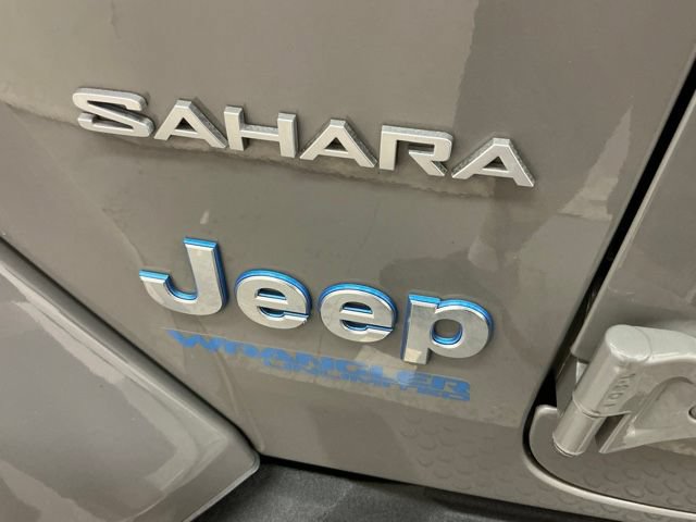 Used 2022 Jeep Wrangler Unlimited Sahara w/ Cold Weather Group AWD/4WD image 8