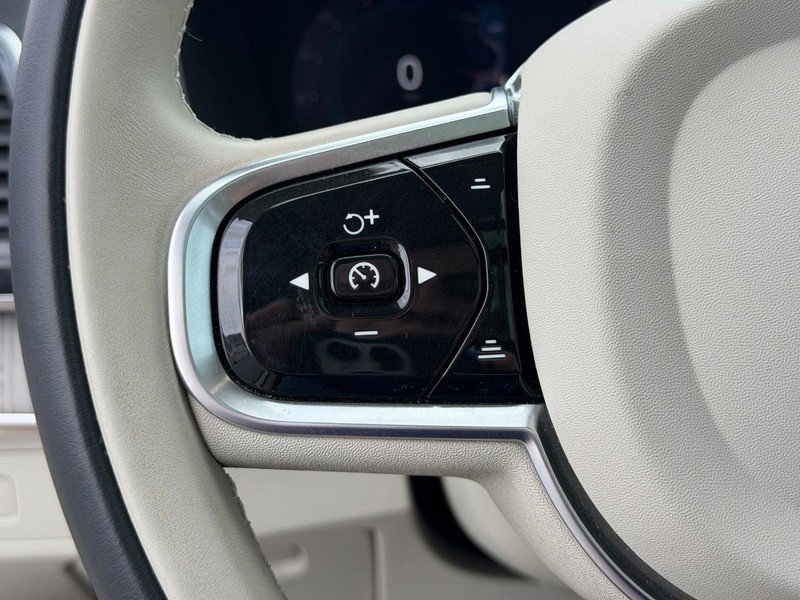 Used 2023 Volvo XC90 B6 Ultimate w/ Protection Package Premier image 19