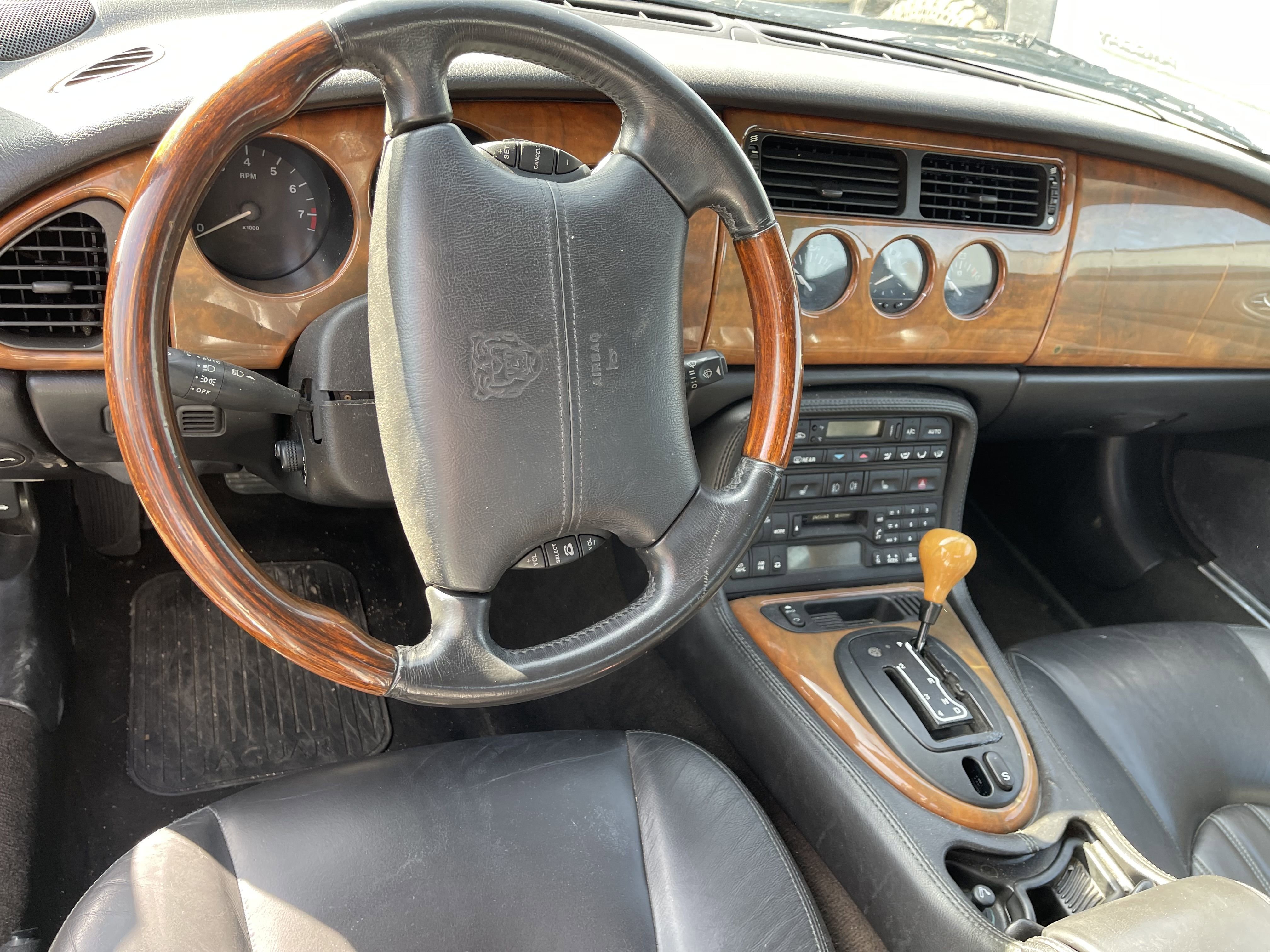 Used 2001 Jaguar XK8 Convertible image 10