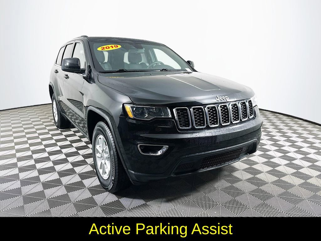 Used 2019 Jeep Grand Cherokee Laredo image 3