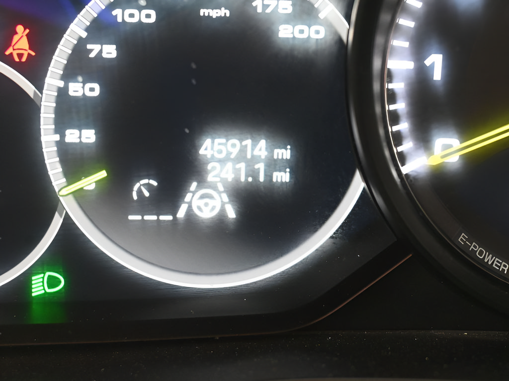 Certified 2022 Porsche Cayenne Turbo S AWD/4WD image 19