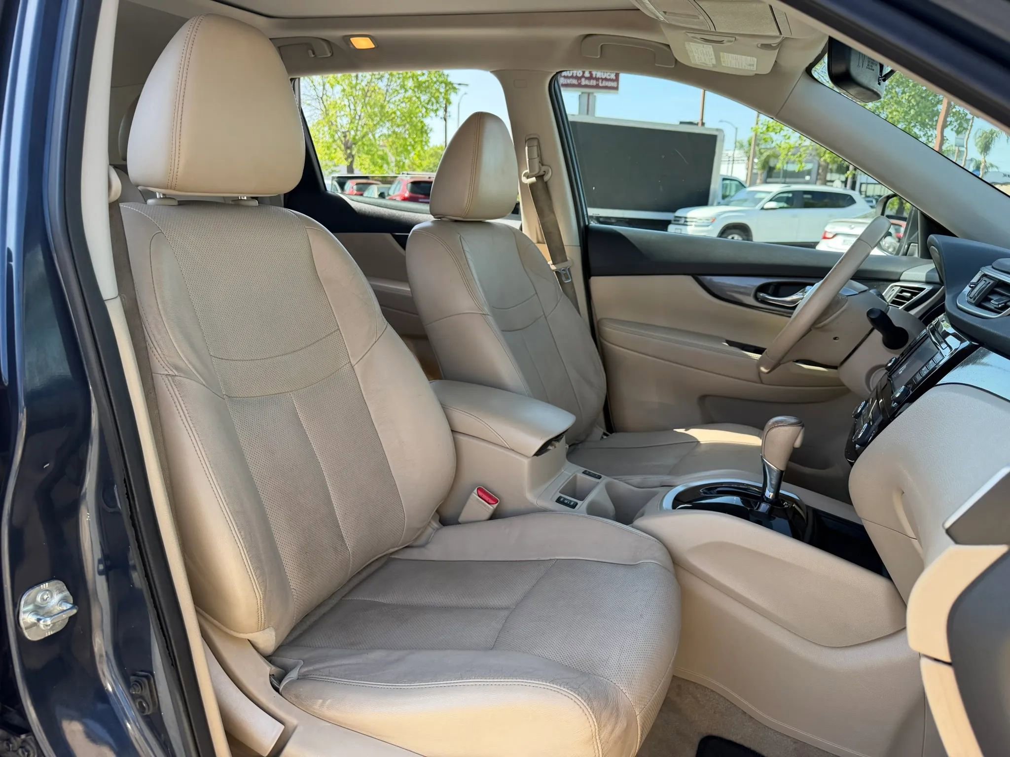 Used 2015 Nissan Rogue SL w/ SL Premium Package image 25