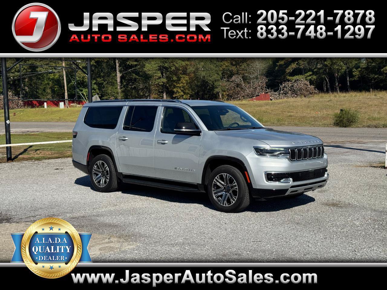 Used 2024 Jeep Wagoneer L Series II RWD image 1