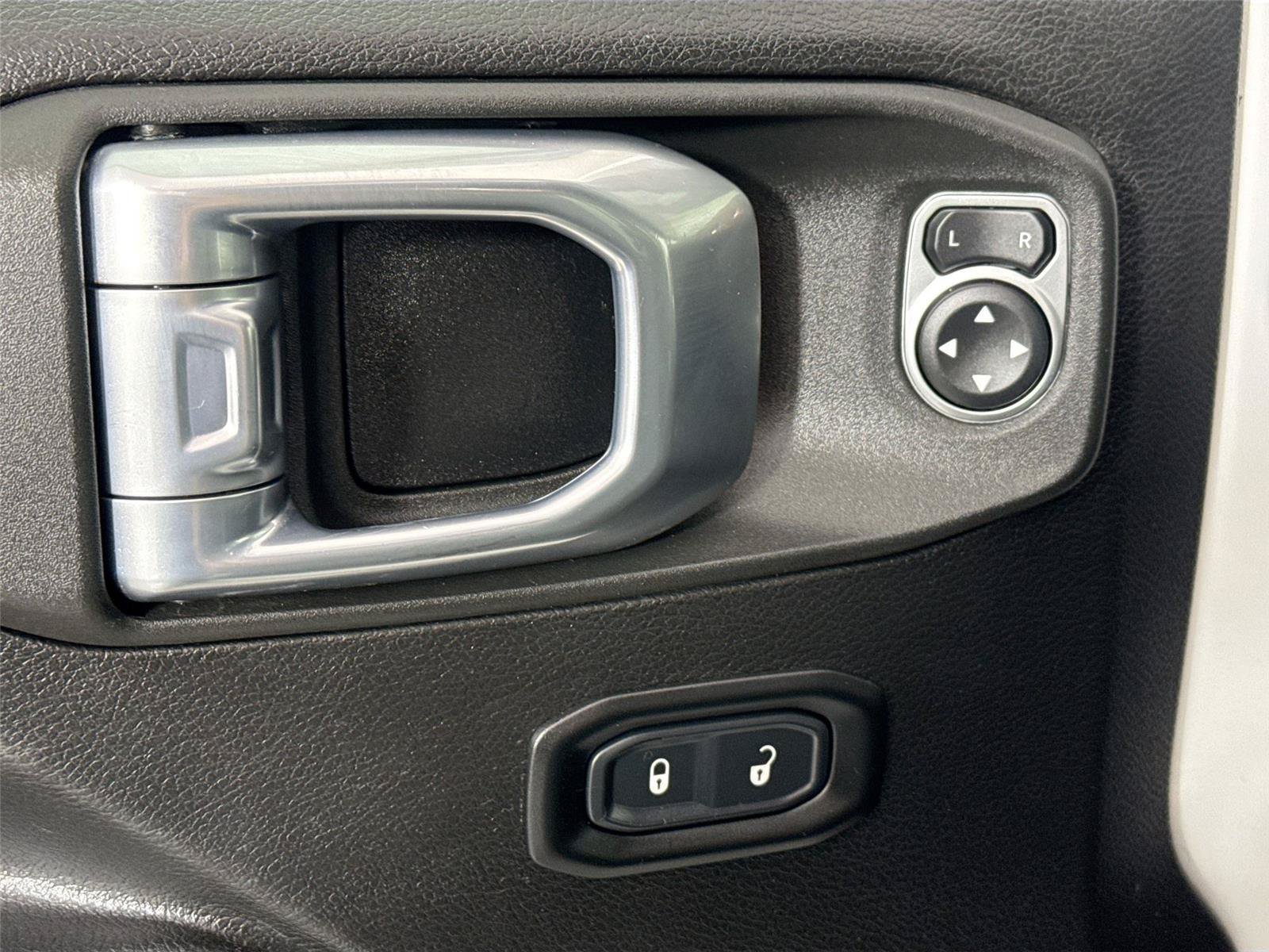 Used 2021 Jeep Wrangler Unlimited Rubicon AWD/4WD image 26