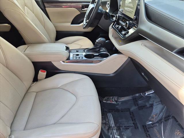 Used 2023 Toyota Highlander Limited FWD image 22
