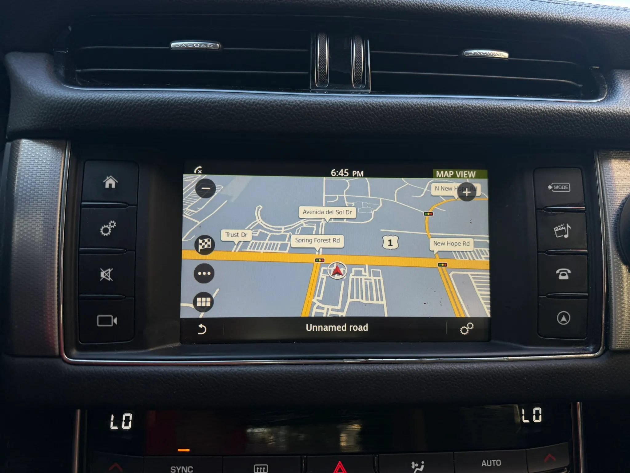 Used 2018 Jaguar XF AWD image 29