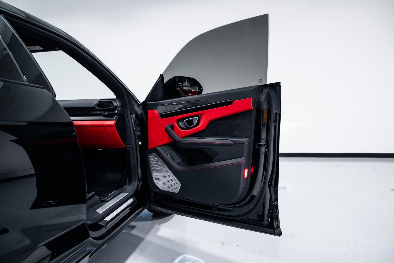 Used 2024 Lamborghini Urus S image 28