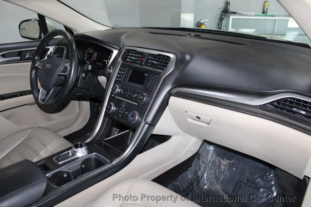 Used 2017 Ford Fusion SE image 27