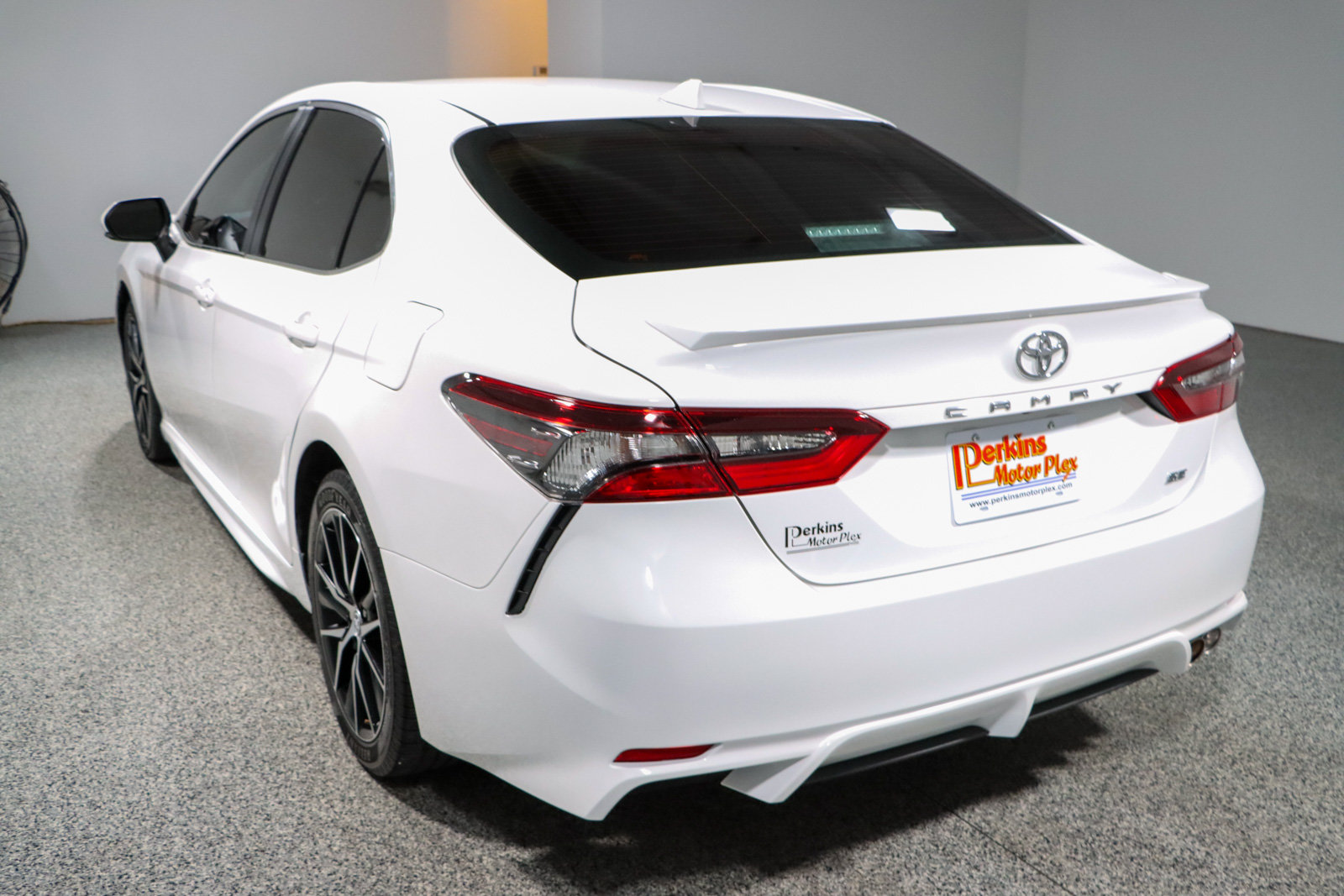 Used 2023 Toyota Camry SE FWD image 9