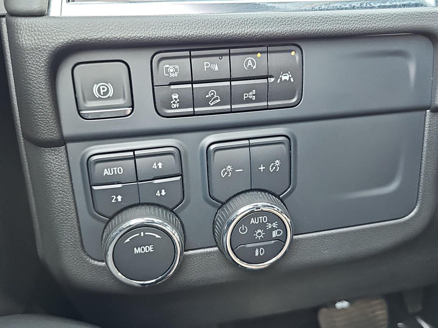 Used 2025 Chevrolet Tahoe Z71 AWD/4WD image 23