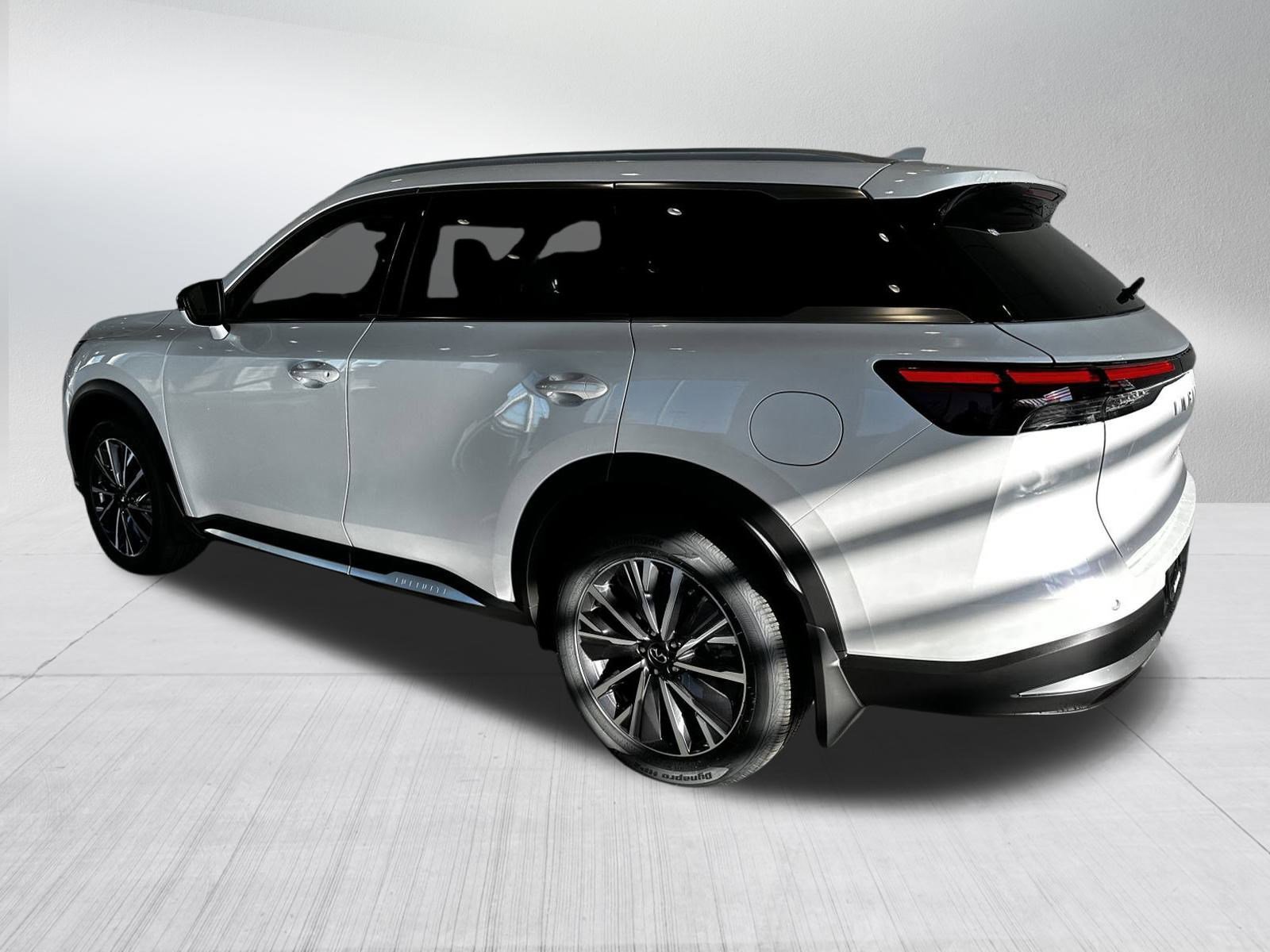 New 2026 INFINITI QX60 Luxe image 3