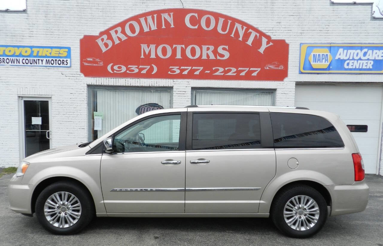 Used 2014 Chrysler Town & Country Limited w/ Luxury Group image 1