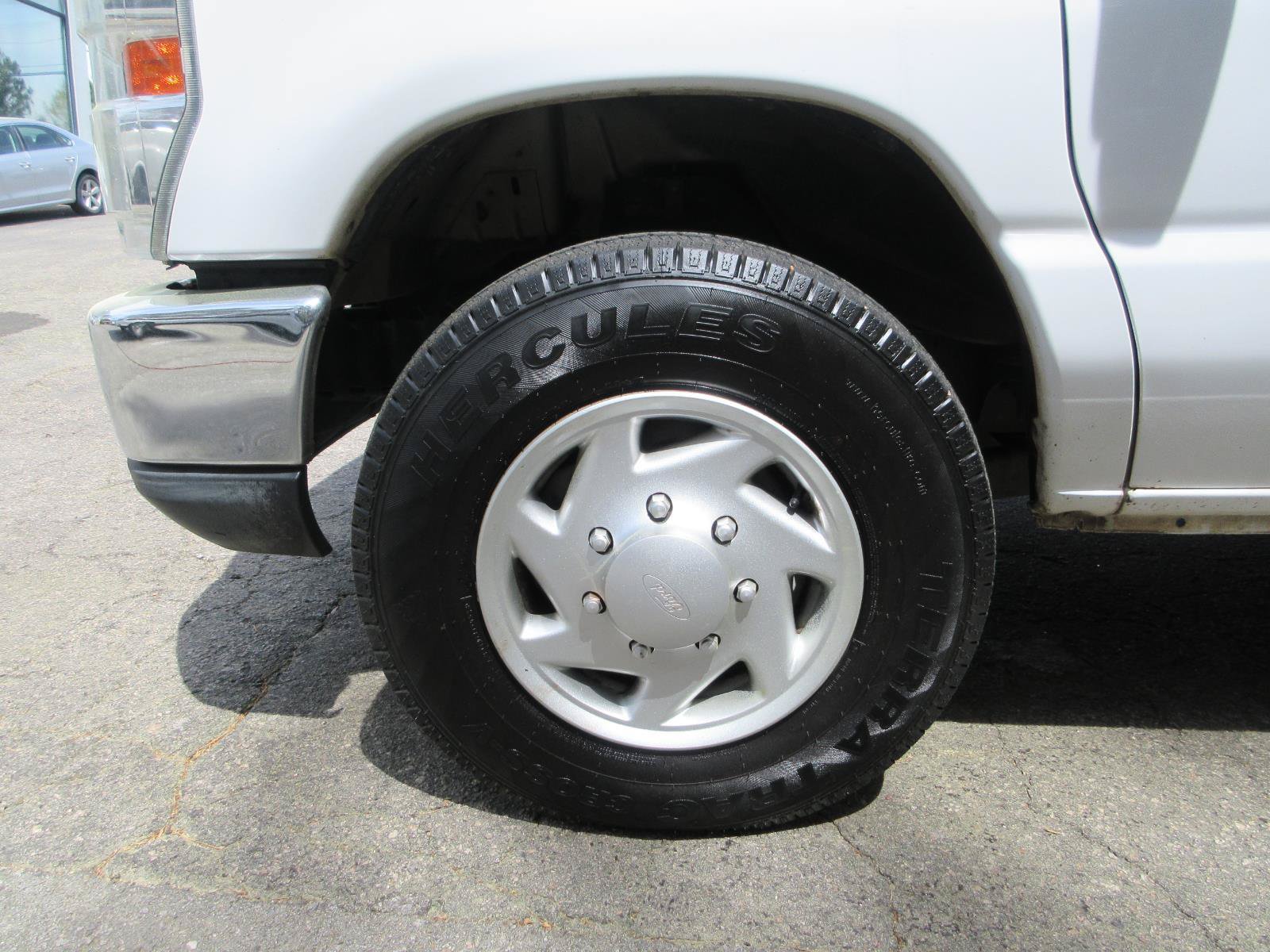 Used 2013 Ford E-350 and Econoline 350 Super Duty w/ Class I Trailer Tow Pkg RWD image 18