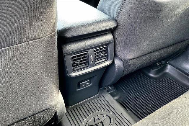 Used 2024 Toyota RAV4 SE w/ Convenience Package image 10