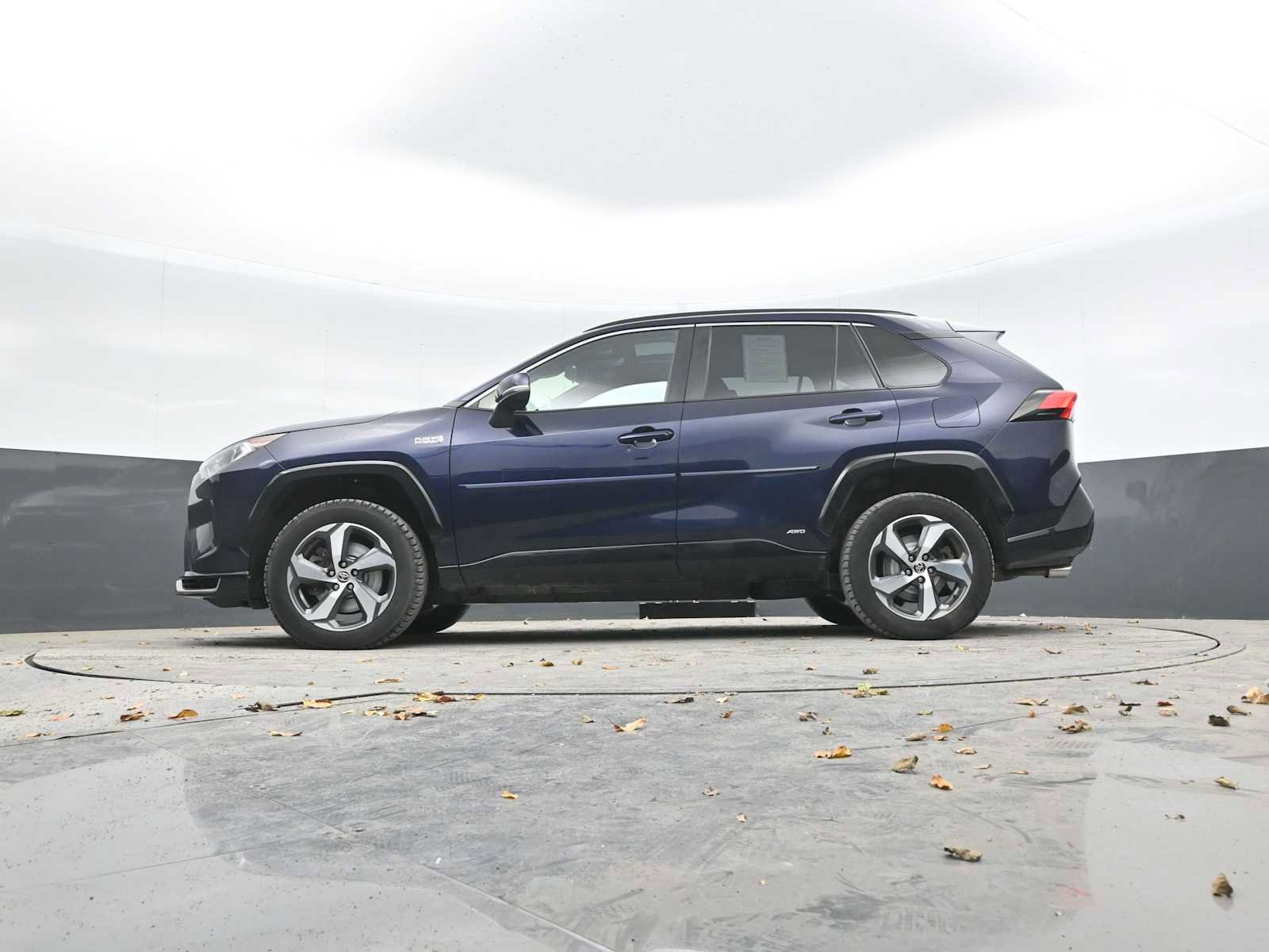 Used 2021 Toyota RAV4 SE w/ Weather & Moonroof Package image 39