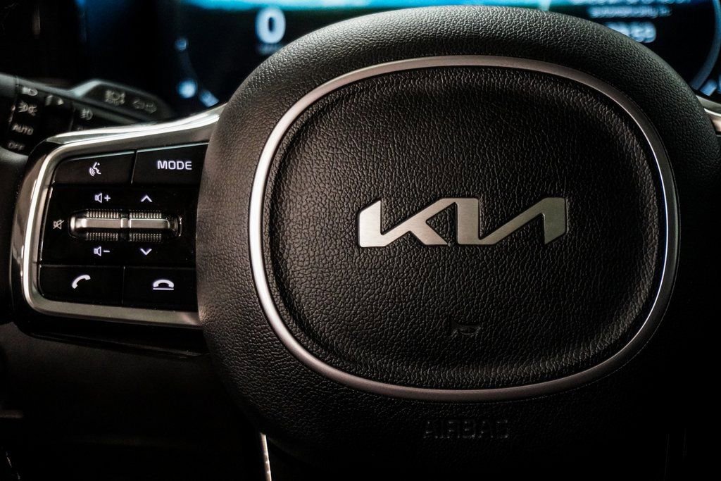 Used 2023 Kia Sorento SX image 19
