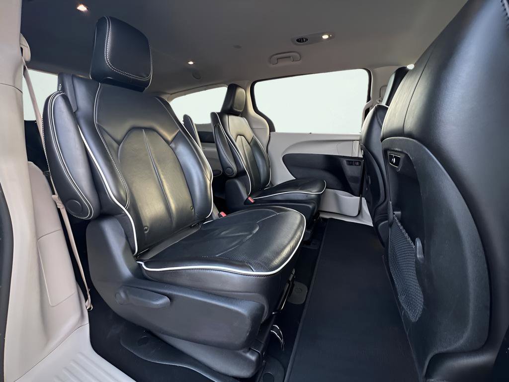 Used 2021 Chrysler Pacifica Limited image 31