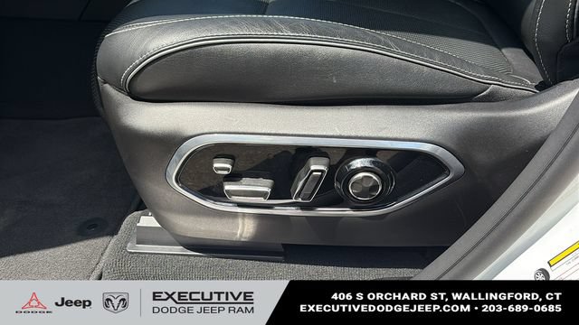 Used 2023 Jeep Grand Cherokee Overland w/ Luxury Tech Group IV AWD/4WD image 11