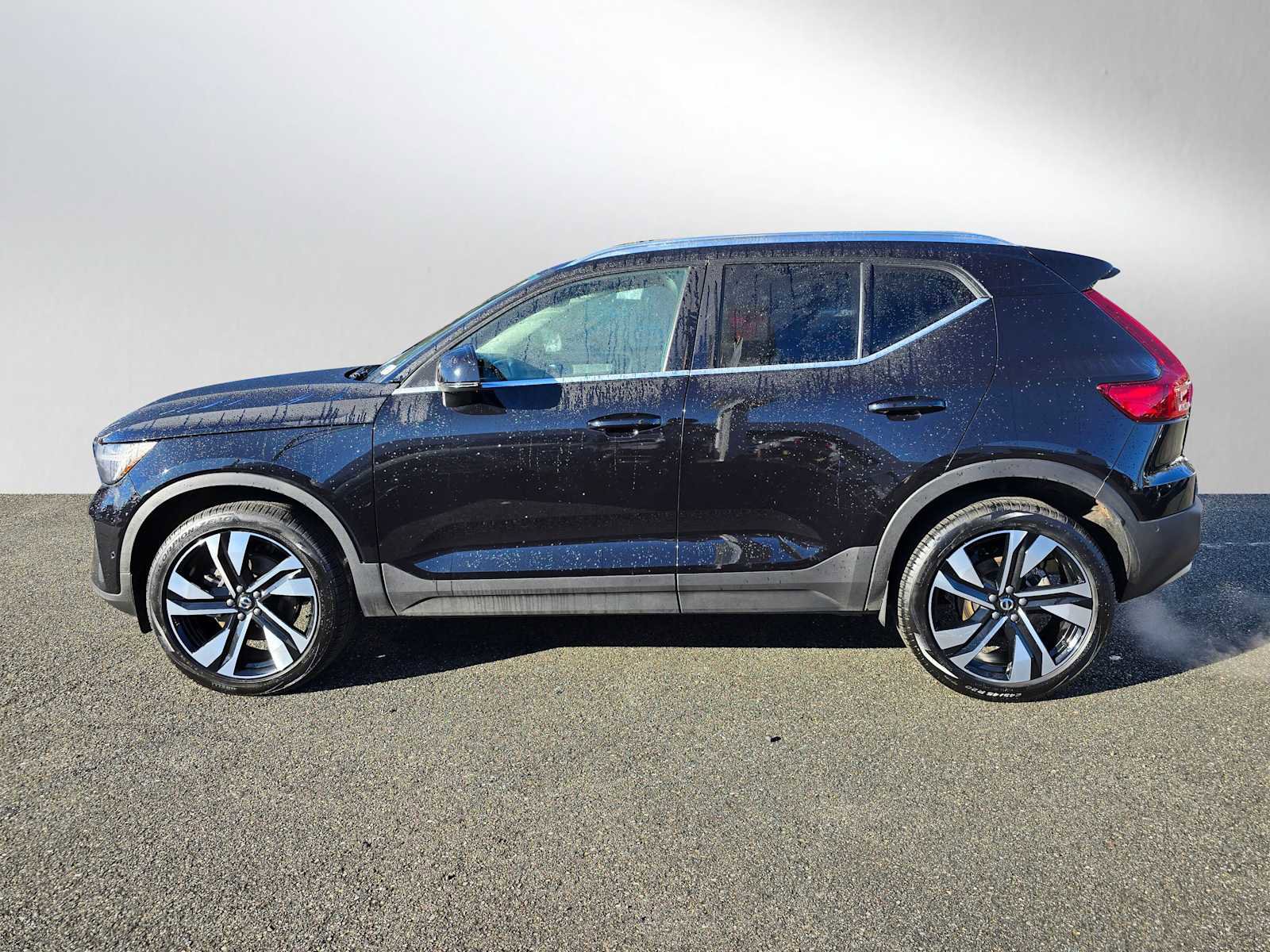 Used 2025 Volvo XC40 B5 Plus w/ Climate Package image 6
