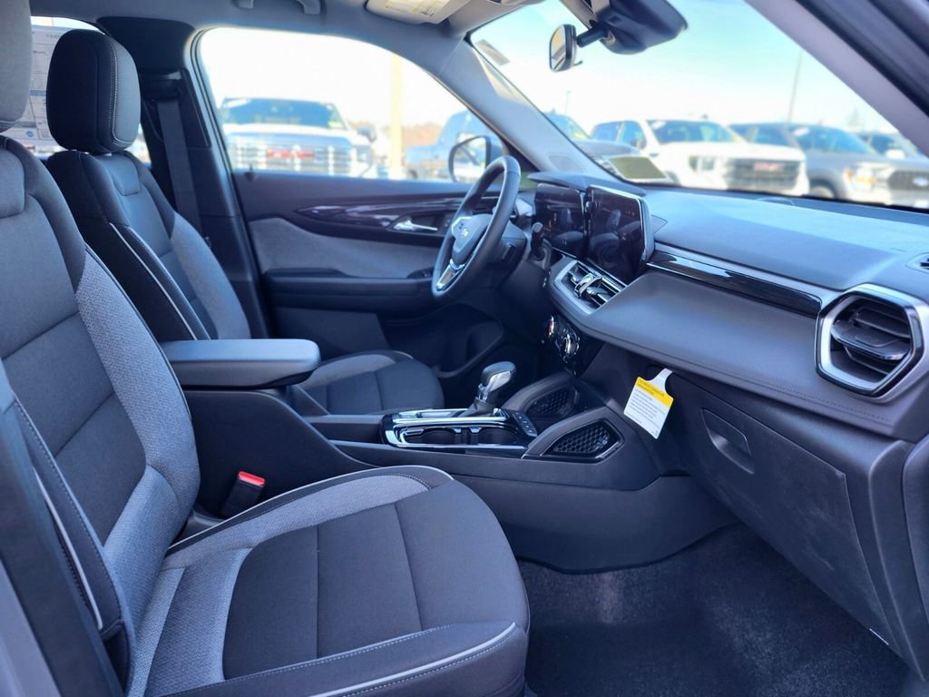 New 2026 Chevrolet TrailBlazer LT w/ LT Cold Weather Package FWD image 9