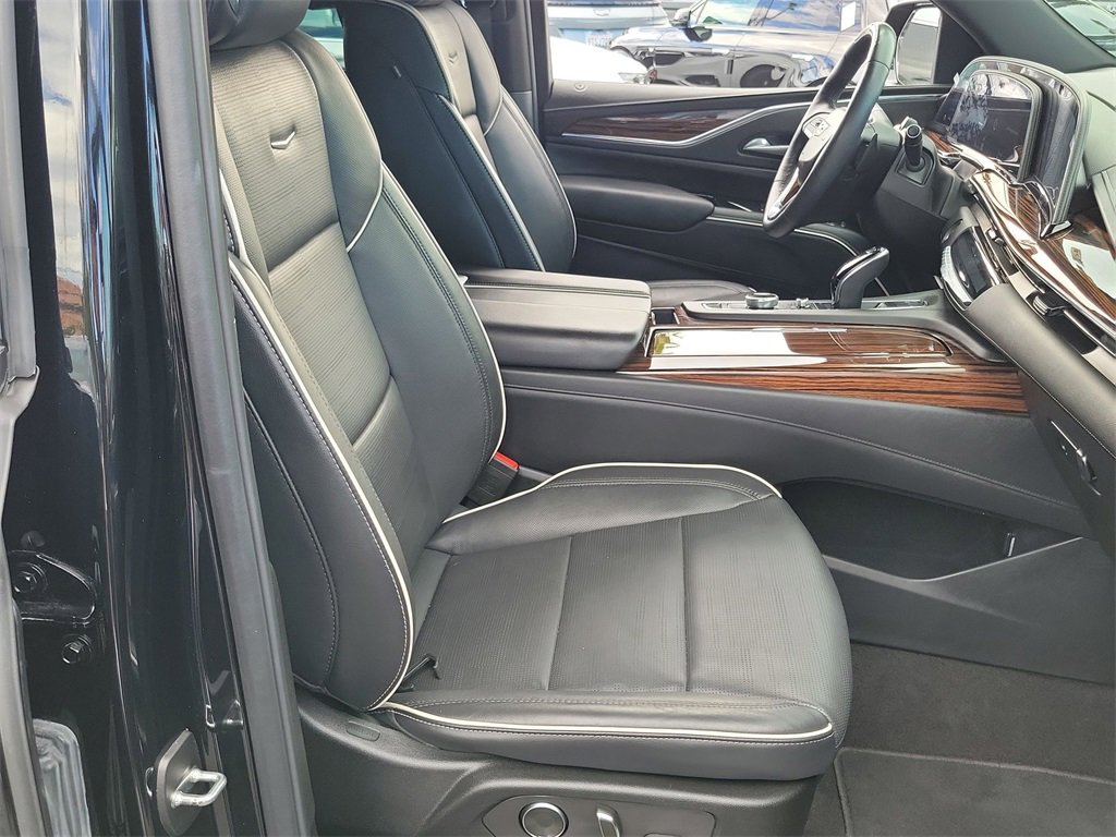Certified 2024 Cadillac Escalade Premium Luxury w/ Performance Package image 28