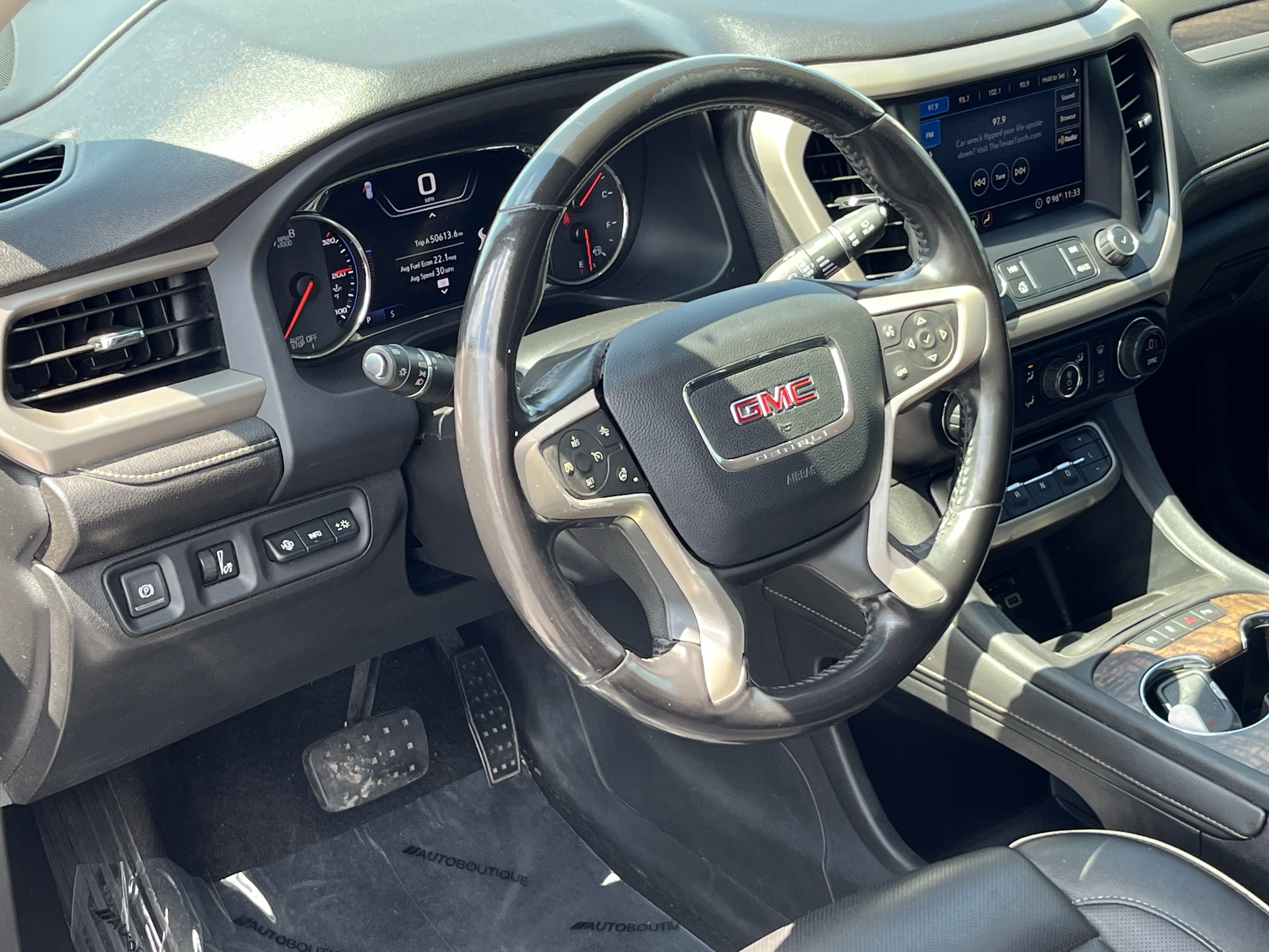 Used 2020 GMC Acadia Denali w/ Technology Package FWD image 16