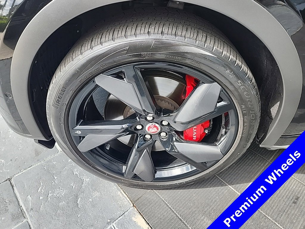 Used 2021 Jaguar F-PACE SVR image 6